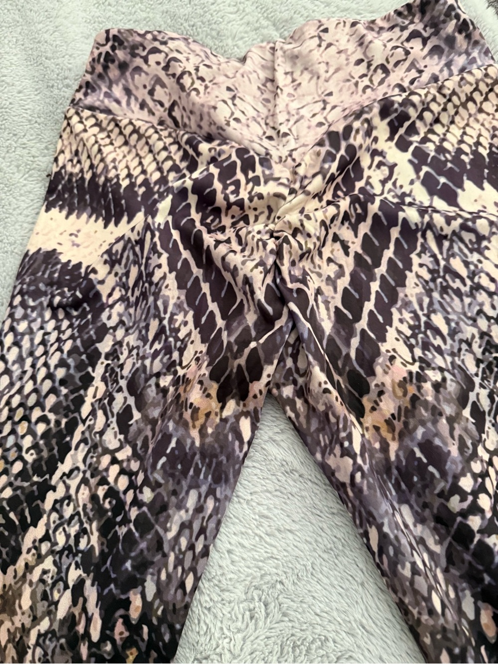 Snake Print High-Waist Leggings in Neutral Tones